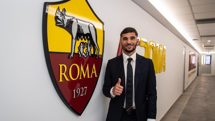 ROME, ITALY - JUNE 11: AS Roma new signing Houssem Aouar visits the Centro Sportivo Fulvio Bernardini on June 11, 2023 in Rome, Italy. (Photo by Fabio Rossi/AS Roma via Getty Images)