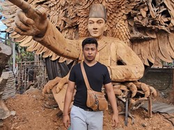 Seniman Bali Garap Patung Bung Karno-Garuda dari Kayu Jati Setinggi 17 Meter