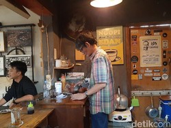 Tempat Ngopi Asyik di Tengah Pasar Cihapit Bandung