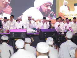 Haul Mbah Dim, Cak Imin Selawatan Bersama Ribuan Syekhermania di Kendal