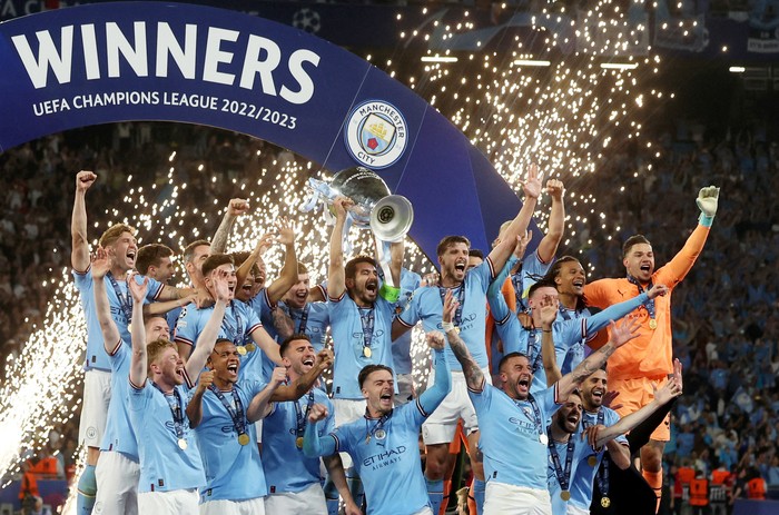 Soccer Football - Champions League Final - Manchester City v Inter Milan - Ataturk Olympic Stadium, Istanbul, Turkey - June 11, 2023 Manchester Citys Ilkay Gundogan celebrates with the trophy and teammates after winning the Champions League REUTERS/Murad Sezer TPX IMAGES OF THE DAY