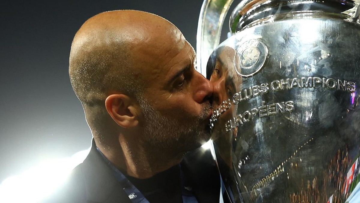Pep Guardiola menjadi manajer pertama yang memenangi treble dengan dua klub berbeda. (Foto: REUTERS/MOLLY DARLINGTON)