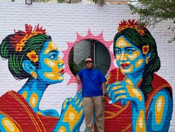 Kisah Seniman Mural Wanita Berbaju Adat Bali, Karyanya Ada di 8 Kabupaten