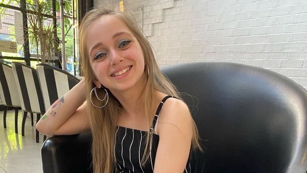 Foto Wanita 23 Tahun Terjebak di Tubuh Bocah 8 Tahun, Tingginya 116 Cm