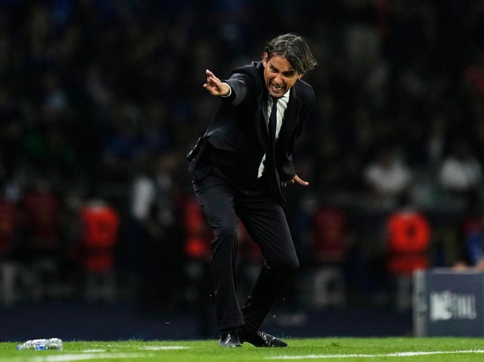 Simone Inzaghi head coach of Inter Milan reacts during the UEFA Champions League 2022/23 final match between FC Internazionale and Manchester City FC at Atatuerk Olympic Stadium on June 10, 2023 in Istanbul, Turkey. (Photo by Jose Breton/Pics Action/NurPhoto via Getty Images)