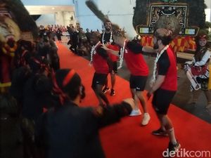 Reog Ponorogo Sambut Timnas Palestina di Balai Kota Surabaya Reog Ponorogo Sambut Timnas Palestina di Balai Kota Surabaya
