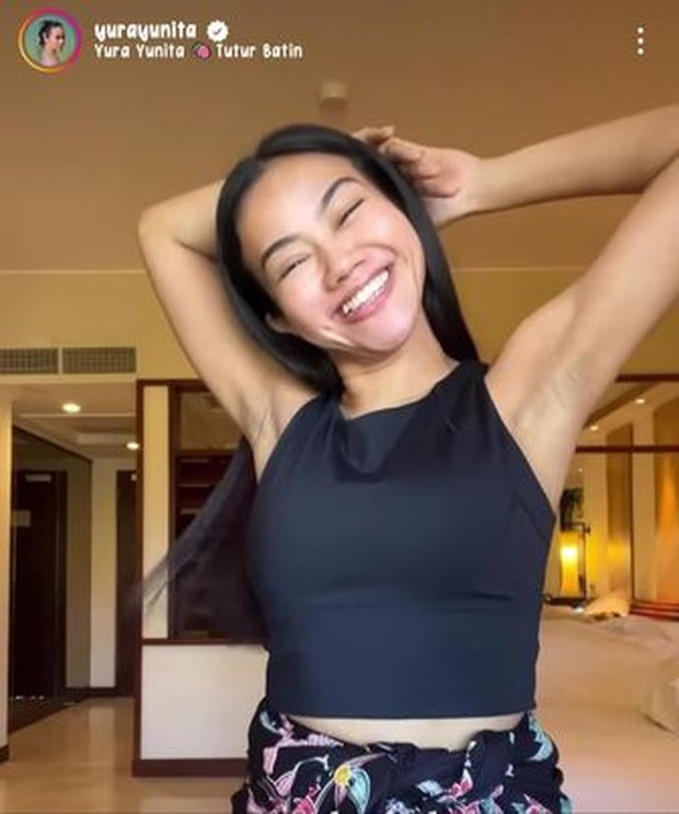 Yura Yunita pamerkan ketiak hitam/Foto: Instagram.com/@yurayunita
