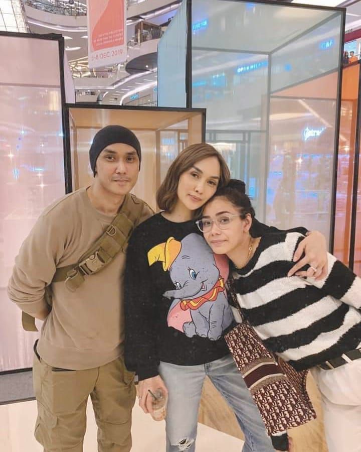 Adinia Wirasti Bersama Kakak-kakaknya