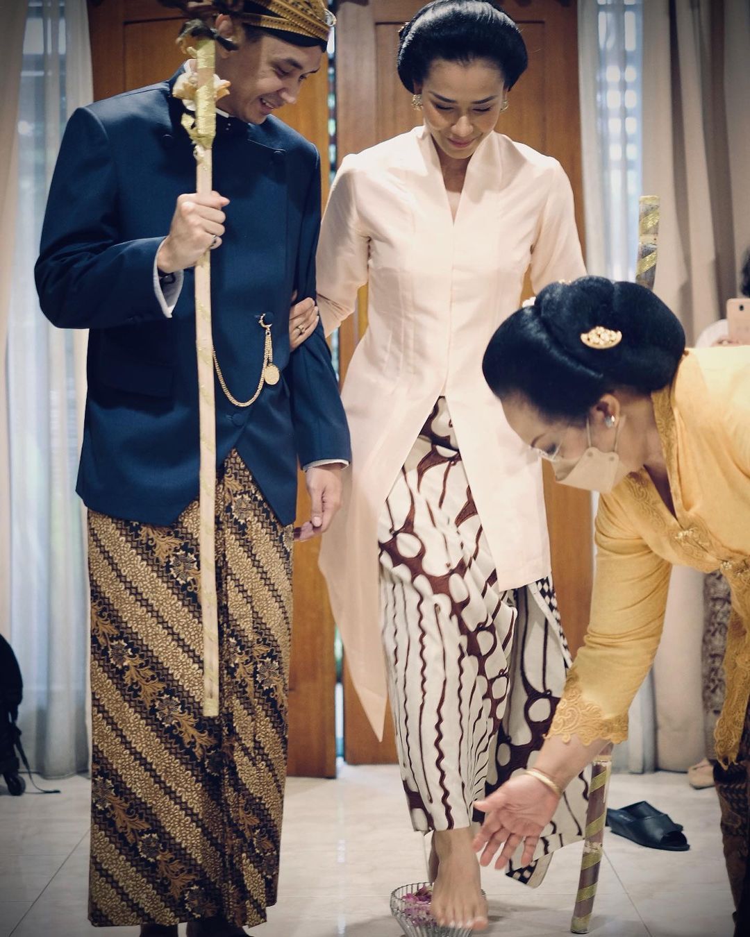 Adinia Wirasti Bersama Kakak-kakaknya