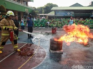 Anak TK-SD Antusias Ikuti Simulasi Siaga Bencana Kebakaran