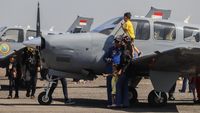 Antusias Warga Lihat Pameran Militer di Lanud Juanda Surabaya