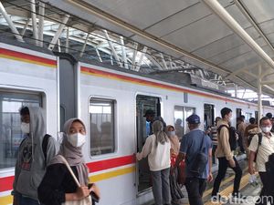Ragam Pendapat Para Anker soal Masih Wajib Masker di KRL Ragam Pendapat Para Anker soal Masih Wajib Masker di KRL