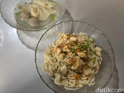 Cita Rasa Bakmi Legendaris Bandung yang Nyempil di Dalam Gang