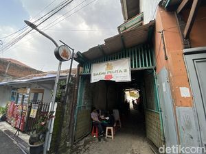 Ngumpet dalam Gang, Warung Bakmi Ayam Ini Sudah Eksis Sejak 1998 Ngumpet dalam Gang, Warung Bakmi Ayam Ini Sudah Eksis Sejak 1998