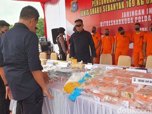 Operasi Narkoba di Riau: 10 Orang Ditangkap, 168 Kg Sabu-Uang Rp 3 M Disita Operasi Narkoba di Riau: 10 Orang Ditangkap, 168 Kg Sabu-Uang Rp 3 M Disita