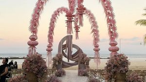 7 Foto Dekorasi Unik di Pernikahan Adinia Wirasti, Ada Janur Pink