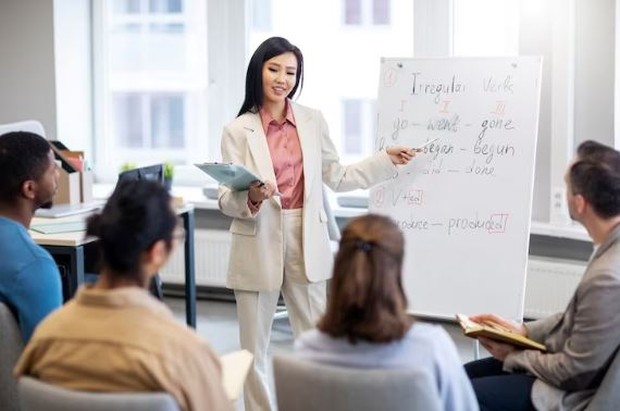 Demonstratif. foto freepik.com: freepik