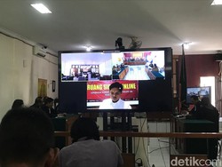 Robinson Sidang Vonis Kasus Mafia Tanah Kas Desa Caturtunggal Sleman Hari Ini