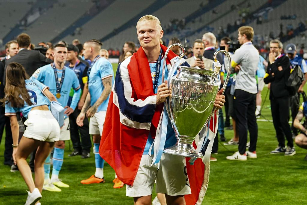 ISTANBUL, TURKEY - JUNE 10: Erling Haaland of Manchester City celebrates the UEFA Champions league title with his trophy after winning FC Internazionale during the UEFA Champions League 2022/23 final match between FC Internazionale and Manchester City FC at Atatuerk Olympic Stadium on June 10, 2023 in Istanbul, Turkey. (Photo by Daniela Porcelli/Eurasia Sport Images/Getty Images)