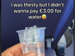 Tolak Bayar Air Mineral di Pesawat, Wanita Ini Minum Es Batu