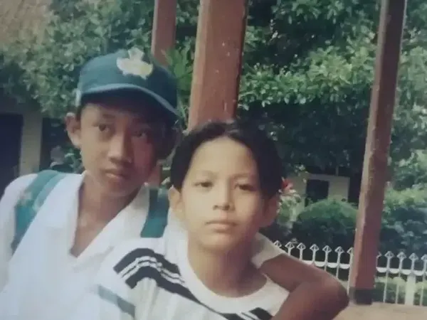 Foto Lawas Penyanyi, Dewi Perssik Bikin Pangling