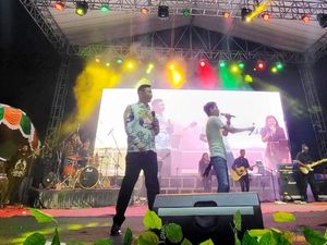 Kemeriahan Hiburan Rakyat di Puncak Kaimana