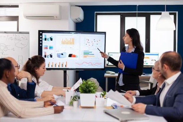 Informatif. foto freepik.com: DC Studio