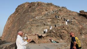 Fakta Menarik Gua Hira-Jabal Nur, Tempat Wahyu Pertama Diturunkan