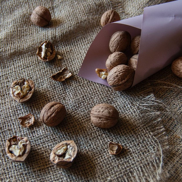 Kacang kenari dapat dikonsumsi setiap hari sebagai makanan sehat.