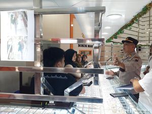 2 Emak-emak Diduga Curi Gelang di Toko Emas Boyolali Terekam CCTV 2 Emak-emak Diduga Curi Gelang di Toko Emas Boyolali Terekam CCTV