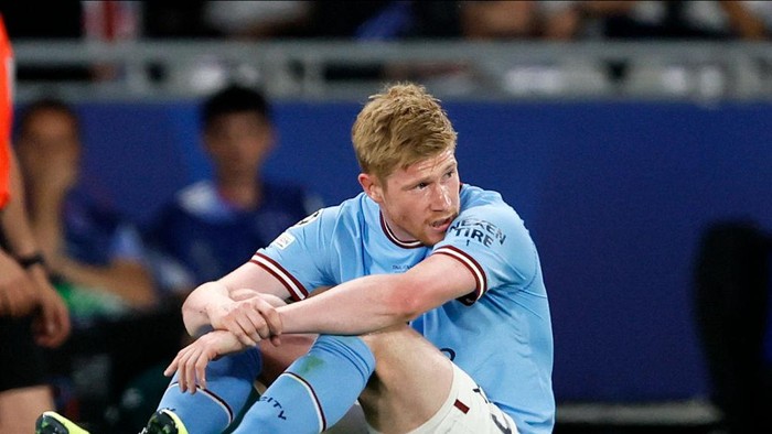 ISTANBUL, TURKEY - JUNE 10: Kevin De Bruyne of Manchester City is injured during the UEFA Champions League 2022/23 final match between FC Internazionale and Manchester City at Ataturk Olympic Stadium on June 10, 2023 in Istanbul, Turkey. (Photo by Richard Sellers/Sportsphoto/Allstar via Getty Images)