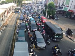 Lalin di Jl Daan Mogot Jakbar Macet Pagi Ini, Bunyi Klakson Bersahutan