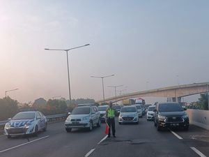 Kecelakaan Beruntun 6 Mobil, Lalin Tol Joglo Arah Barat Sempat Ditutup