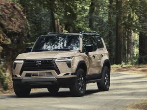 Cocok buat Mobil Pejabat, Kapan Lexus GX Masuk Indonesia? Cocok buat Mobil Pejabat, Kapan Lexus GX Masuk Indonesia?