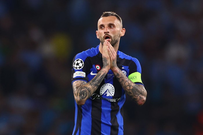 ISTANBUL, TURKEY - JUNE 10:   Marcelo Brozovic of FC Internazionale reacts during the UEFA Champions League 2022/23 final match between FC Internazionale and Manchester City FC at Atatuerk Olympic Stadium on June 10, 2023 in Istanbul, Turkey. (Photo by Chris Brunskill/Fantasista/Getty Images)