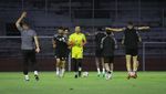 Melihat Latihan Perdana Timnas Palestina di Stadion Gelora 10 November