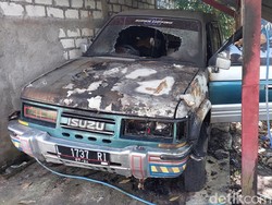 Mobil Warga Menganti Gresik Hangus Diduga Dibakar Orang Tak Dikenal