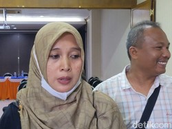 Saldo Lenyap-Pinjaman Di-mark up, Nasabah Demo Kantor Bank di Tulungagung