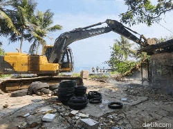 Bangunan di Jalan Siliwangi Dibongkar, Persiapan Alun-alun Laut Palabuhanratu