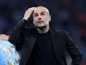 Guardiola Kenang Mendiang Mazzone Lewat Kaus Guardiola Kenang Mendiang Mazzone Lewat Kaus