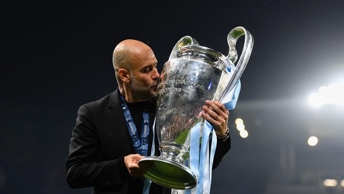 Josep Guardiola lifting the trophy during the Istanbul 2023 UEFA Champions League Final, disputed on Ataturk Olympic Stadium, 10 June 2023 Istanbul (Photo by Flaviu Buboi/NurPhoto via Getty Images)