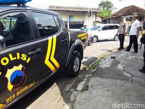 Viral Wanita Boyolali Dirampok di Siang Bolong Sepulang dari Bank Viral Wanita Boyolali Dirampok di Siang Bolong Sepulang dari Bank