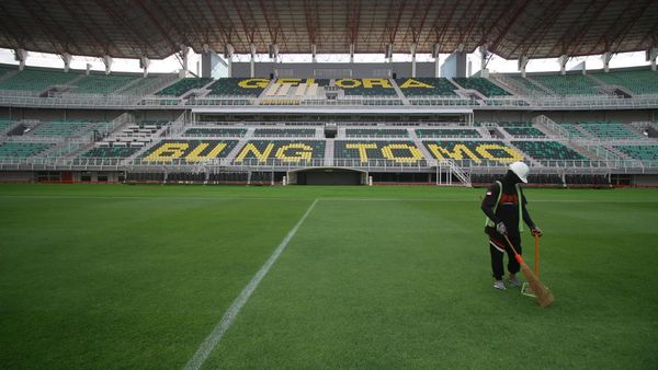 Perawatan Stadion Bung Tomo Jelang FIFA Matchday Indonesia Vs Palestina