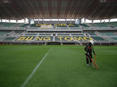 Perawatan Stadion Bung Tomo Jelang FIFA Matchday Indonesia Vs Palestina