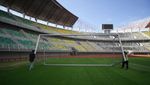 Perawatan Stadion Bung Tomo Jelang FIFA Matchday Indonesia Vs Palestina