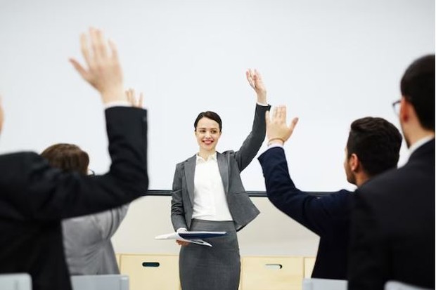 Persuasif. foto freepik.com: pressfoto