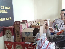 Polisi Sita 1.145 Botol Miras dari Tempat Usaha Rumahan di Tasik