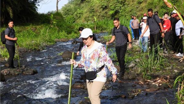 Puan pun Suka Trekking, Pengawalnya Banyak