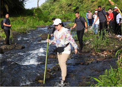 Puan pun Suka Trekking, Pengawalnya Banyak