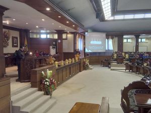 Warga Nusa Penida Beli Air Rp 1 Juta per Bulan, Wagub Usul Saring Air Laut Warga Nusa Penida Beli Air Rp 1 Juta per Bulan, Wagub Usul Saring Air Laut